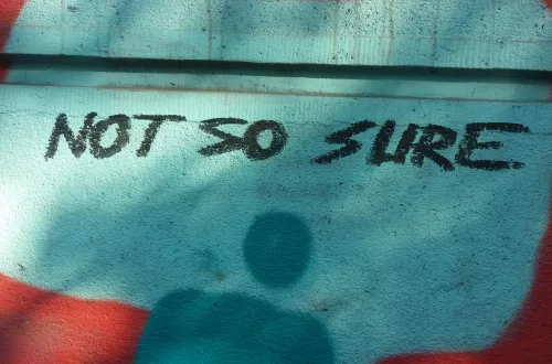 Schriftzug „not so sure“ – Zweifel an ADHS- und Depressionsdiagnose